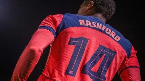 “鲁尼力挺：卡里克表现卓越，曼联速速转正！卡里克传奇延续，不容错过！”