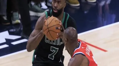 中国泳坛壮举！排名飞升0.32秒跃居世界第四，仅剩三纪录保持者在前