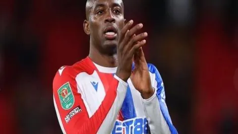 德乙赛场风云再起：18胜13负悬念迭起，中立球场换帅之谜，谁能脱颖而出称霸终章？